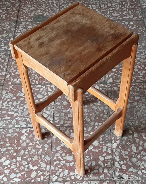 Barová stolička dětská dřevěná výška 640mm (Barova stolicka detska drevena vyska 640mm.jpg)